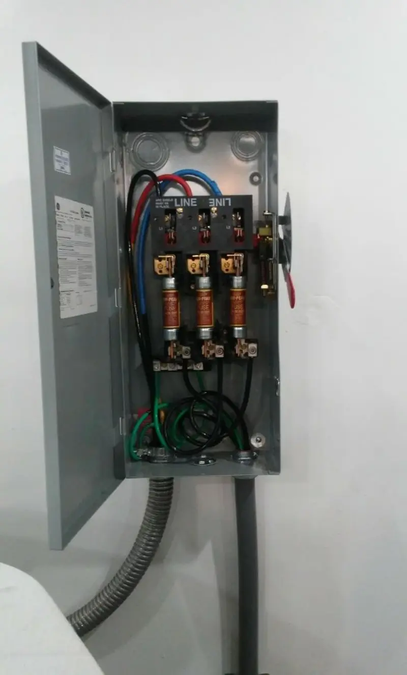 Three-phase disconnect switch installed for Electrical Wiring & Rewiring in Lonoke